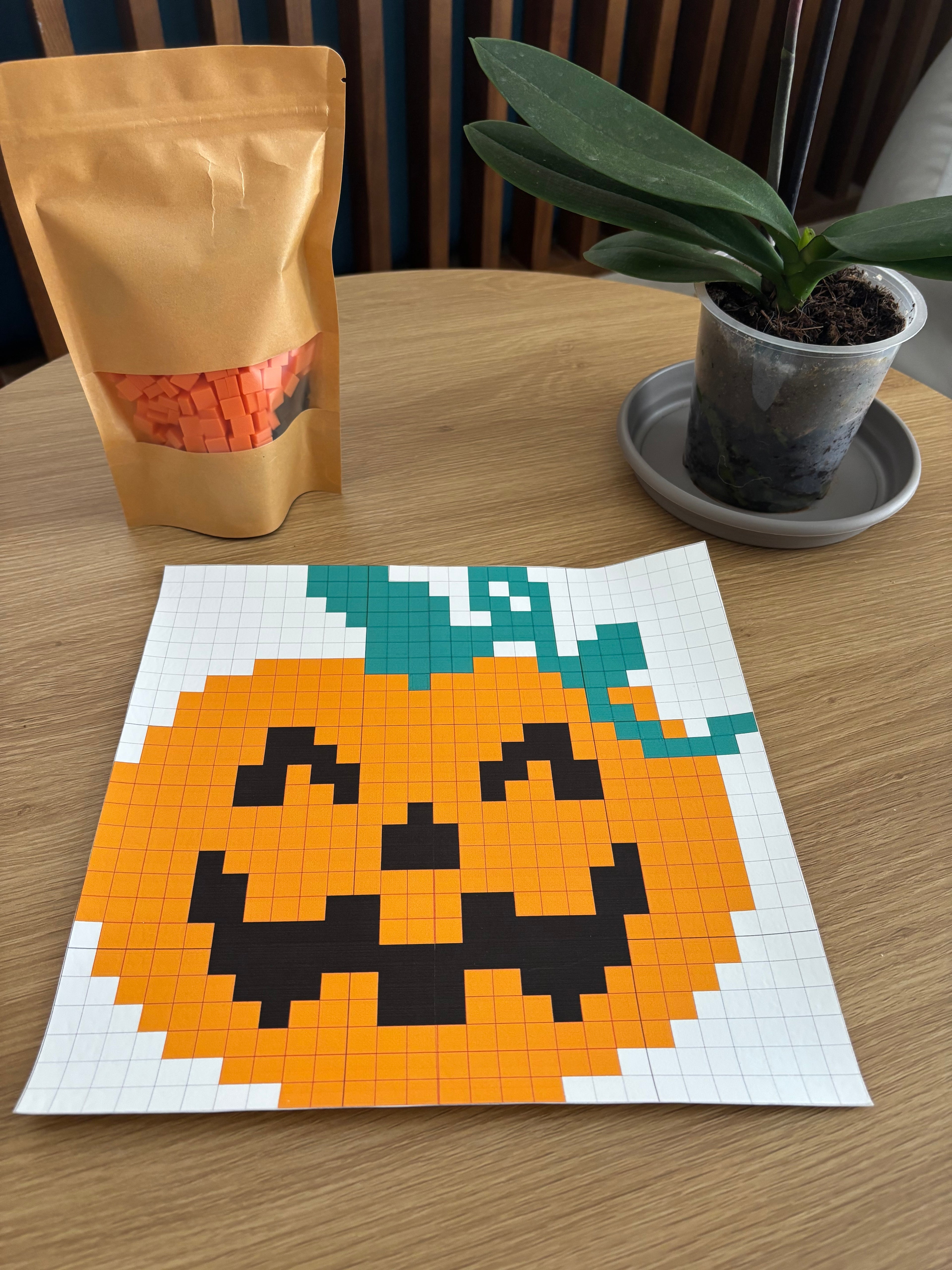 🎃 Pixel Art Abóbora – Tela 26,5x27,5 cm com Blocos 10x10x5 cm