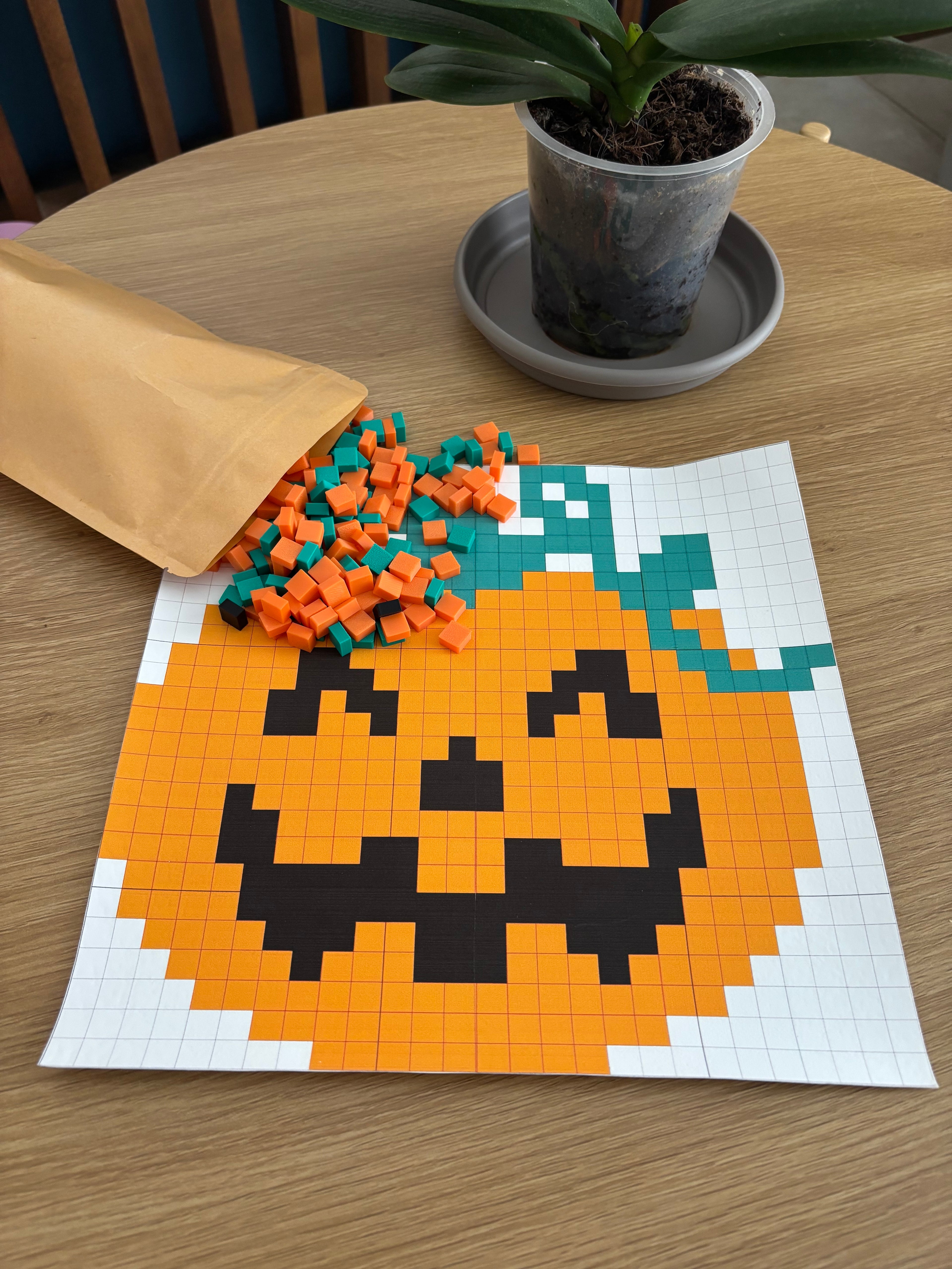 🎃 Pixel Art Abóbora – Tela 26,5x27,5 cm com Blocos 10x10x5 cm
